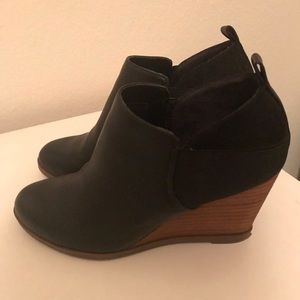 Dr. Scholl’s black wedge booties